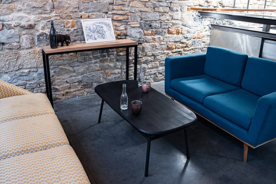 table basse bois noir et pieds en métal noir finition crème de fonte