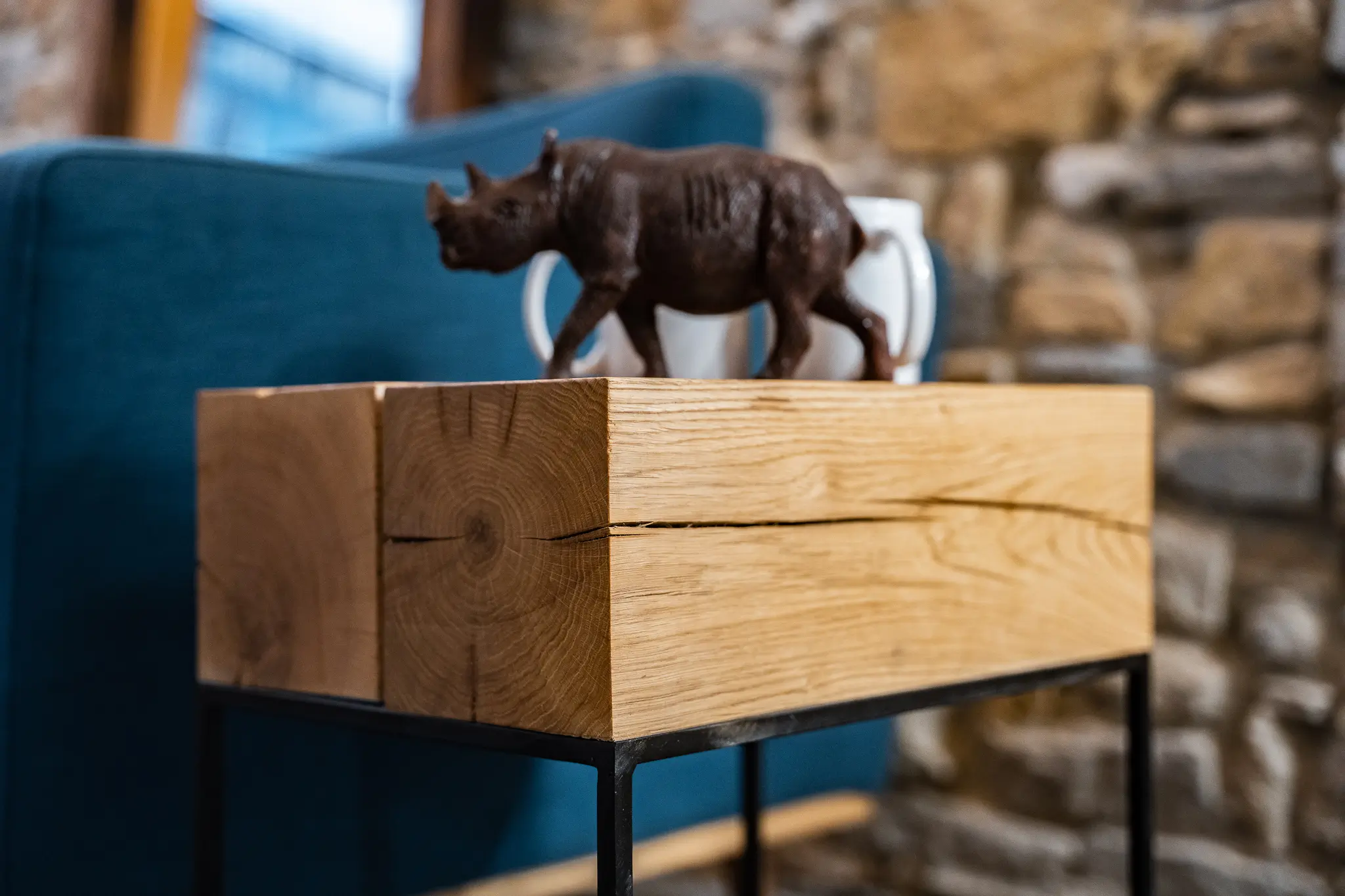 mobilier en poutre de chene zoomé zoom sur mobilier en poutre de chene massif français