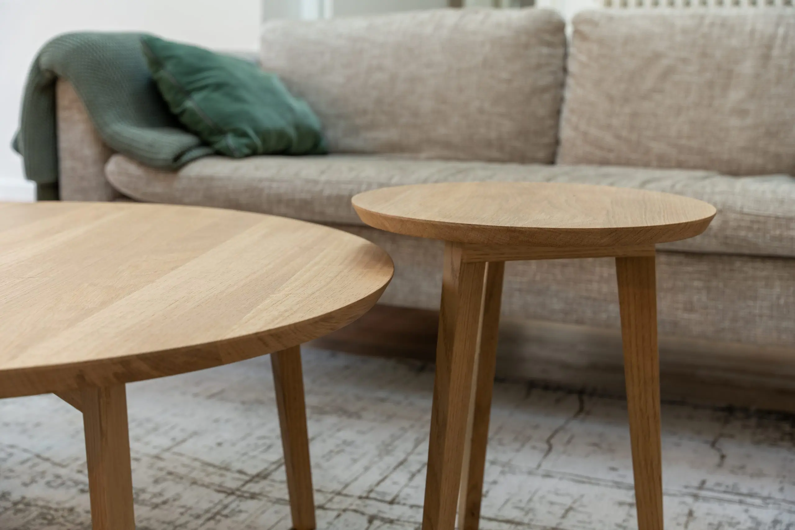 table-basse-ronde-chene-clair-hogan deux tables basses chêne clair 100% bois