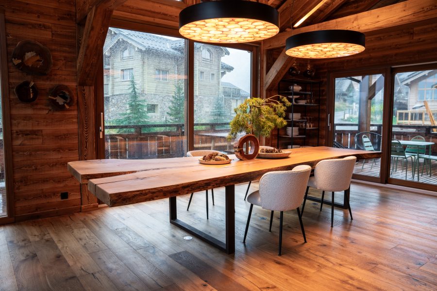 très grande table unique en chene massif, pièce exceptionnelle et très rare de l'atelier boyet