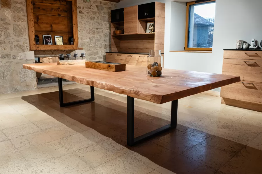 grande table a manger sur-mesure en poutre de pin atelier boyet