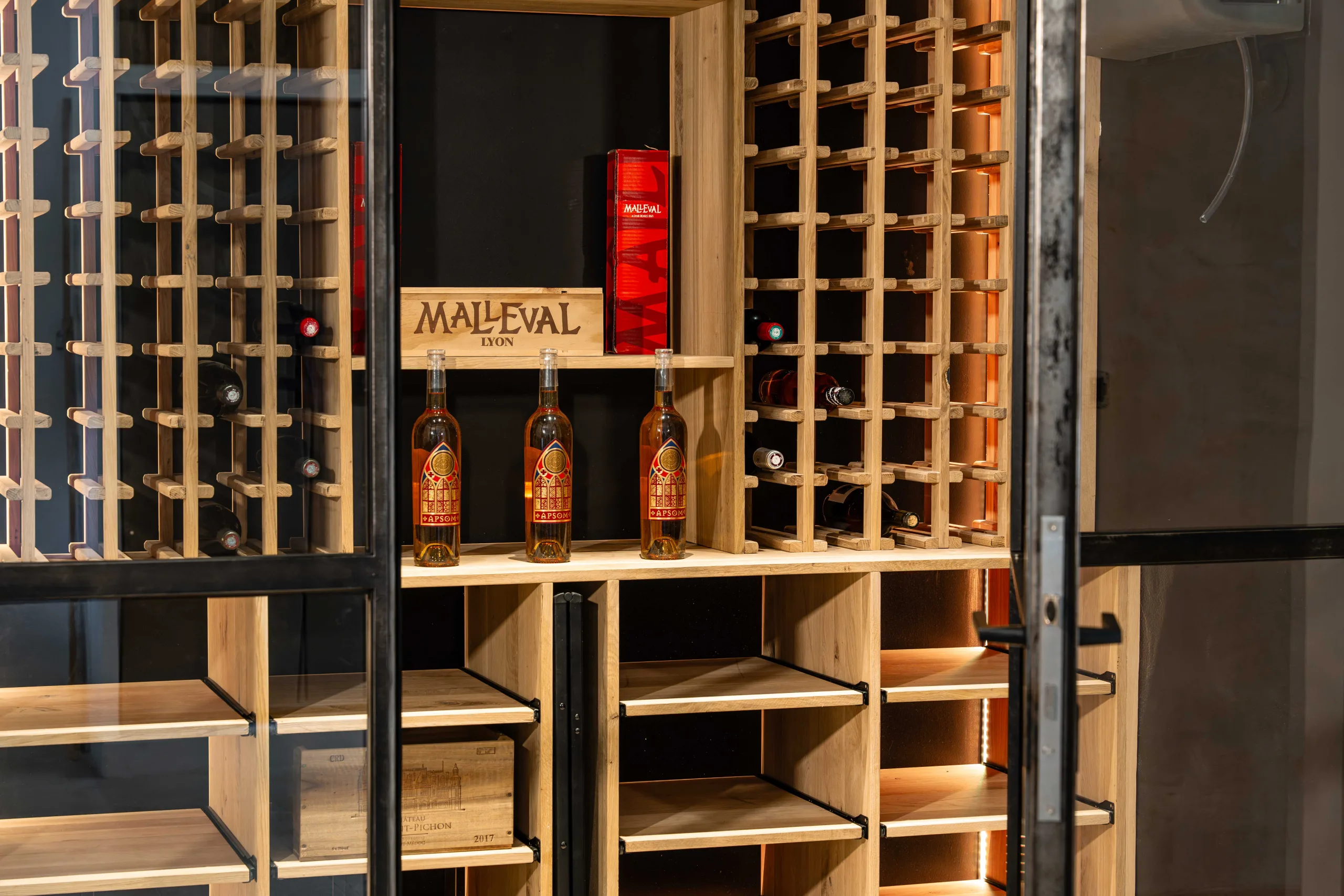 Cave à vin sur-mesure en bois et métal