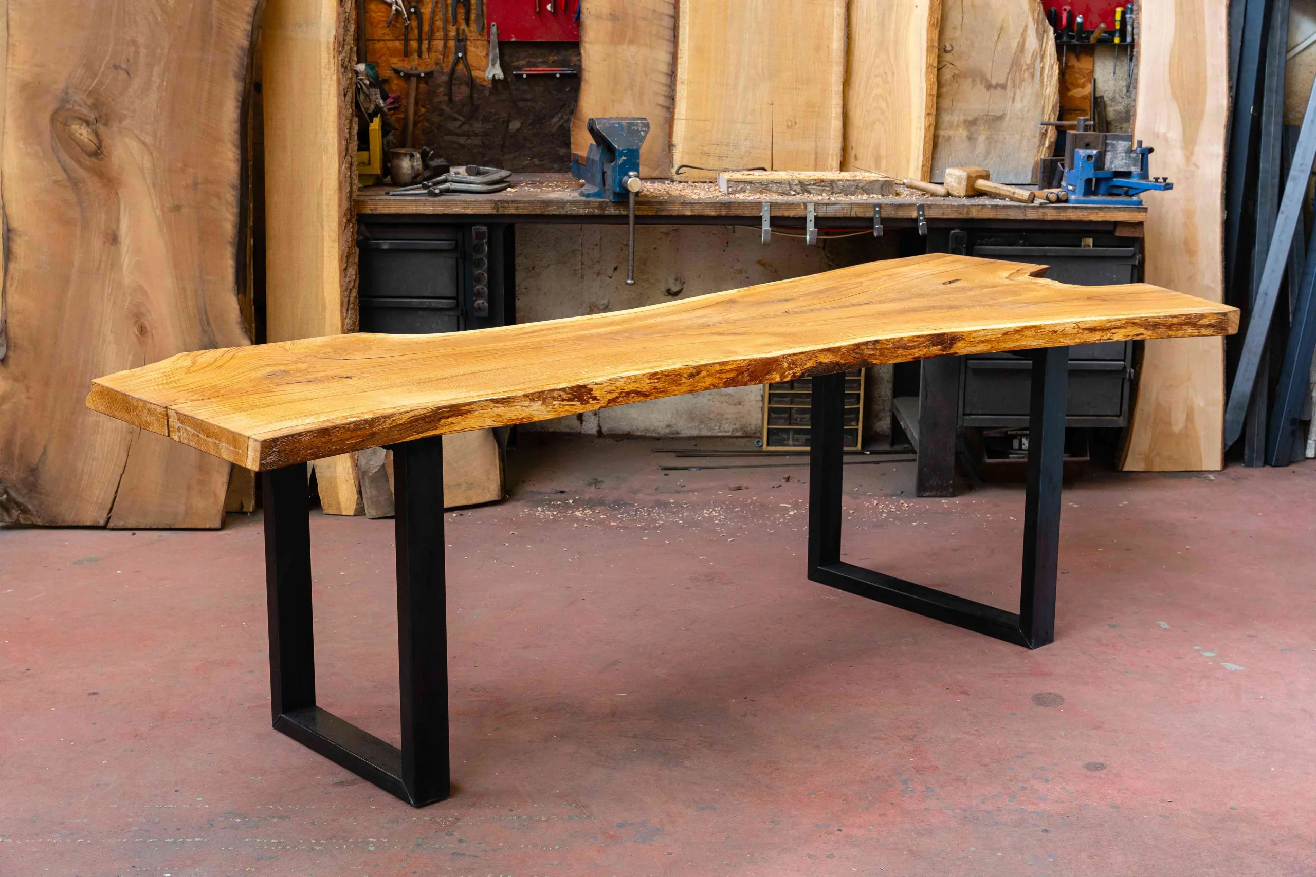 bureau-table-bois-massif-francais table bureau en chene massif francais et pieds en acier noir